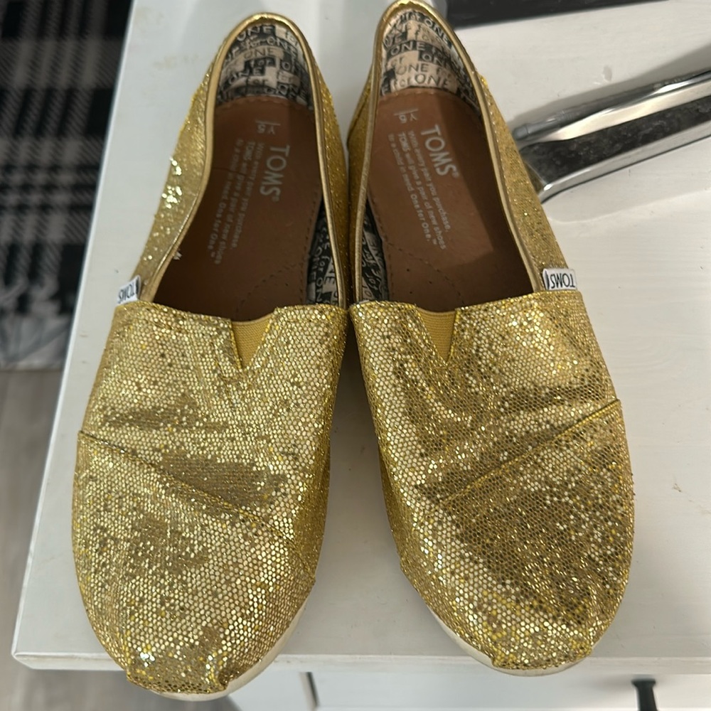 Toms gold glitter